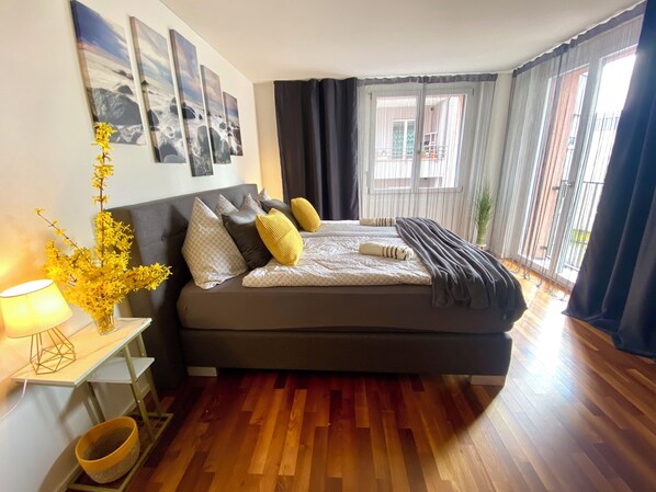 2 bedrooms, travel cot, free WiFi, bed sheets