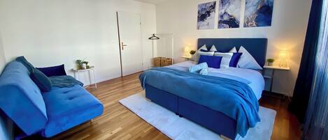 2 bedrooms, travel cot, free WiFi, bed sheets