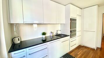 Kühlschrank, Ofen, Herdplatte, Geschirrspüler