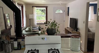 Cozy cottage in charming Trinidad with WiFi
