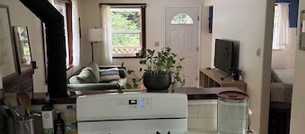 Cozy cottage in charming Trinidad with WiFi