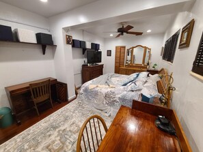 2 bedrooms, desk, iron/ironing board, free WiFi