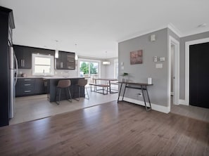 Fridge, microwave, oven, stovetop - Comfortable 3BR Getaway (Moncton)