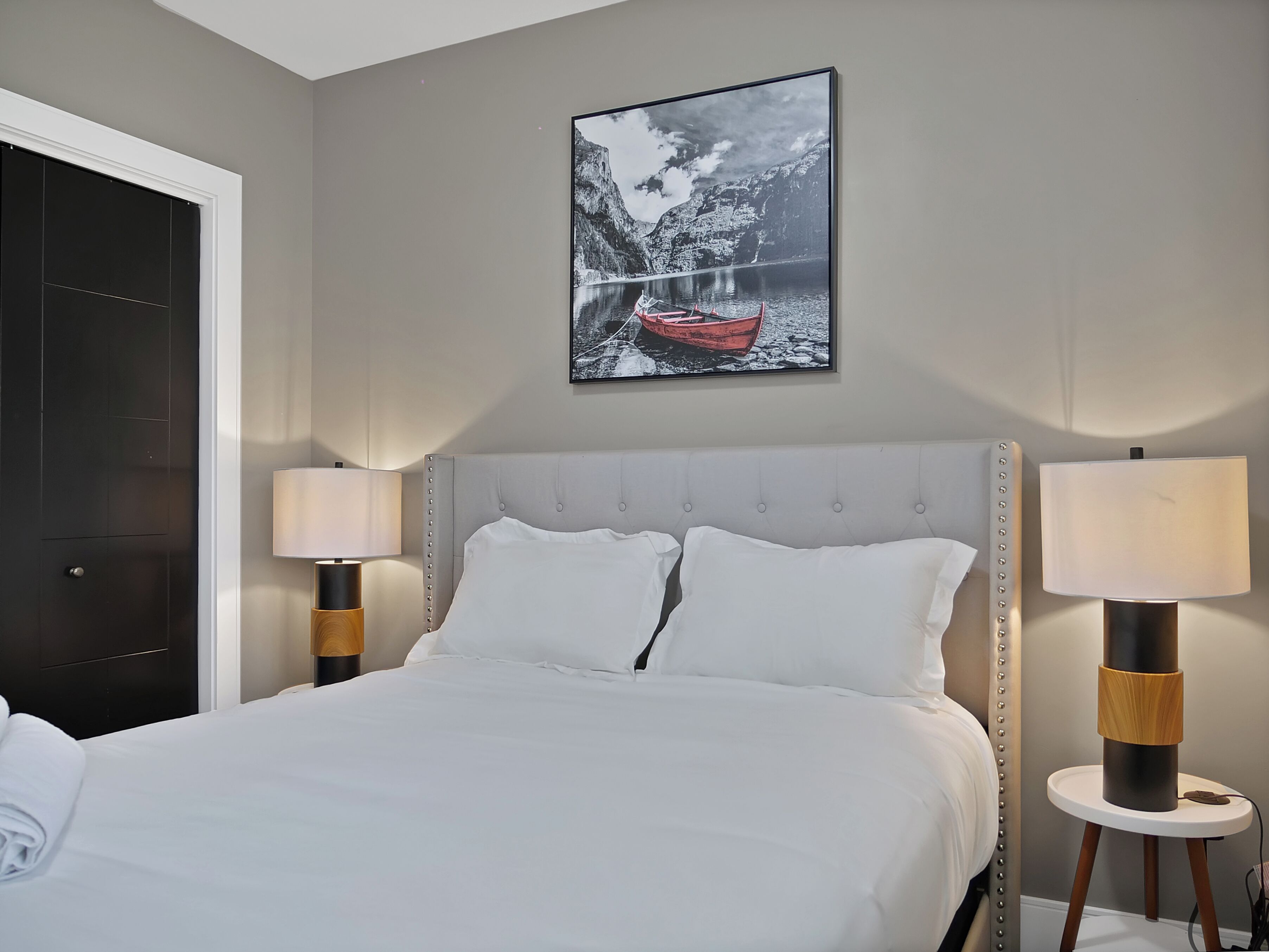 3 bedrooms, in-room safe, desk, WiFi