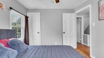 2 bedrooms, iron/ironing board, travel cot, free WiFi