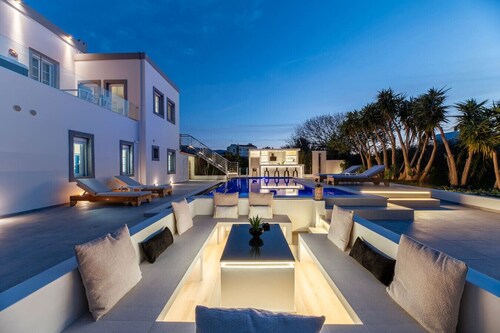 Villa Irene Royale | Pool | Sea View | Free Cruise