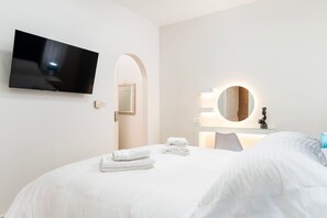 3 bedrooms, desk, iron/ironing board, free WiFi