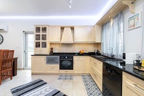 Kühlschrank, Ofen, Herdplatte, Geschirrspüler