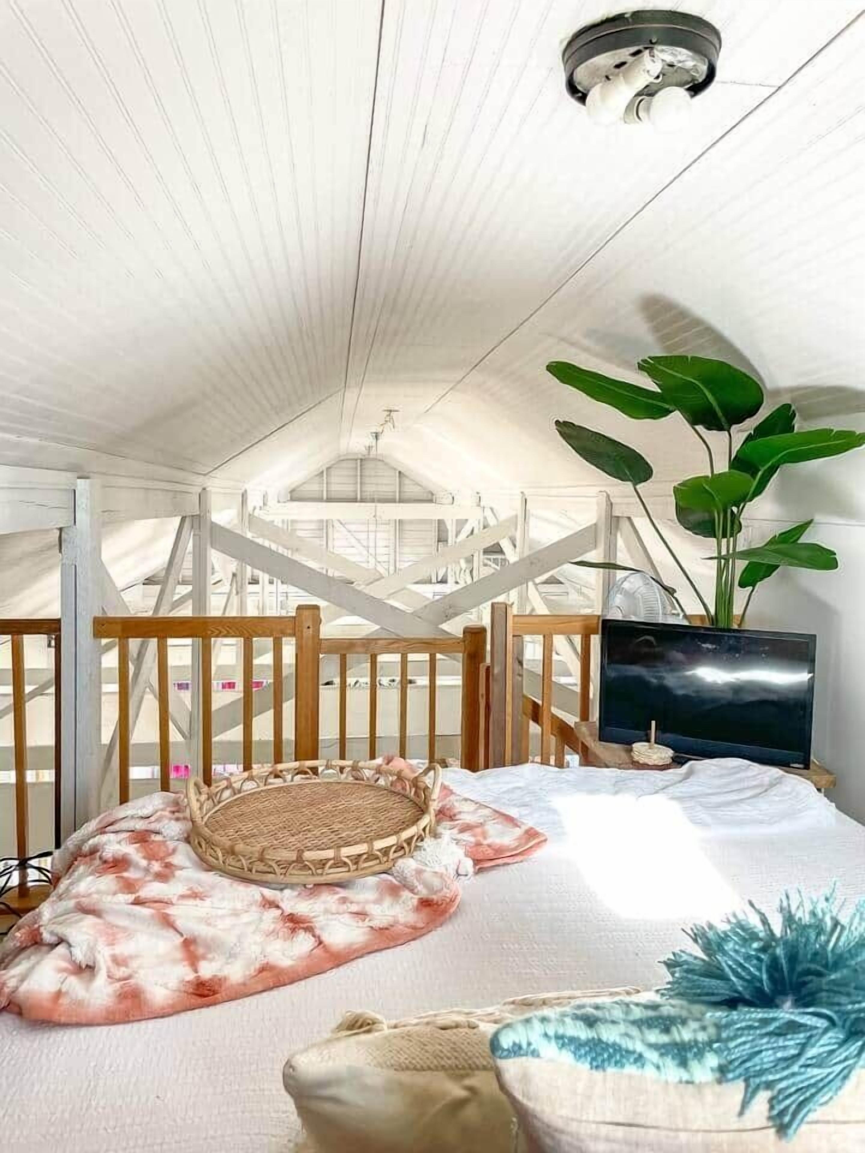 2 bedrooms, bed sheets