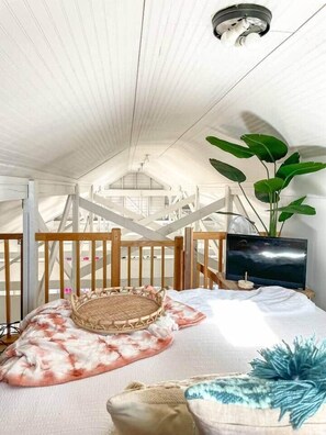 2 bedrooms, bed sheets