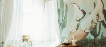 Cozy Glamping Barn | Sleeps 9 Near Route 66