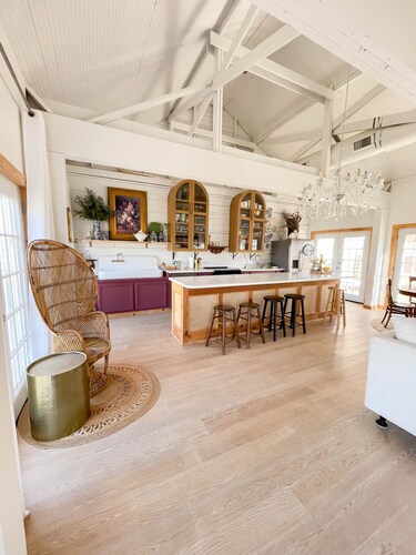 Cozy Glamping Barn | Sleeps 9 Near Route 66