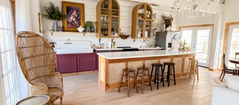 Cozy Glamping Barn | Sleeps 9 Near Route 66