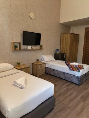 Comfort Triple Room | Free WiFi, bed sheets
