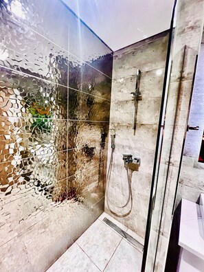 Economy Studio, Sea View | Bathroom | Shower, towels, soap, toilet paper - MODERN APARTMENT (Istanbul)