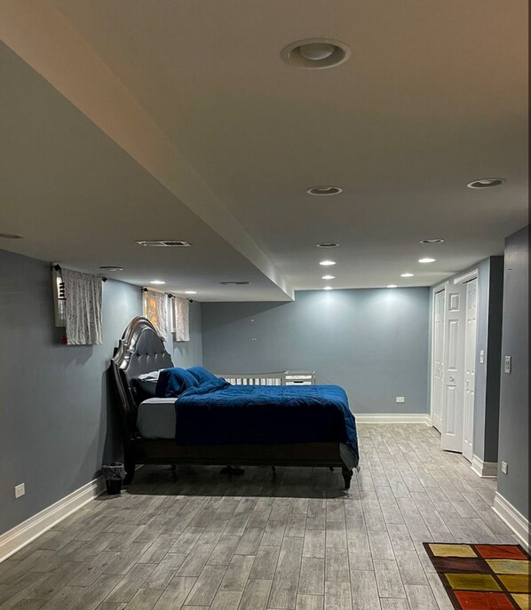 3 bedrooms, in-room safe, iron/ironing board, free WiFi