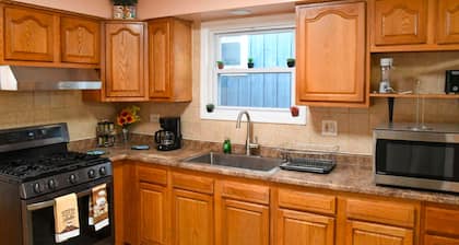 Home Sweet Home
Spacious 4bed house with WiFi & Parking in fantastic Skokie