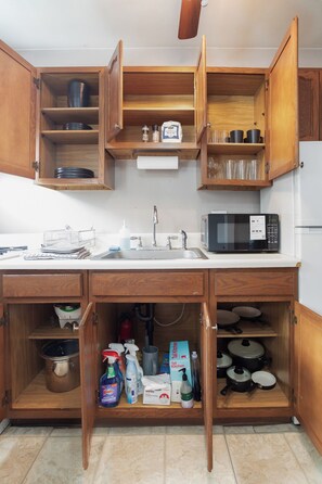 Réfrigérateur, micro-ondes, four