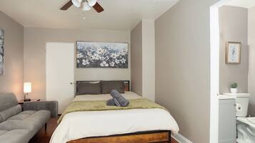 1 bedroom, desk, iron/ironing board, WiFi