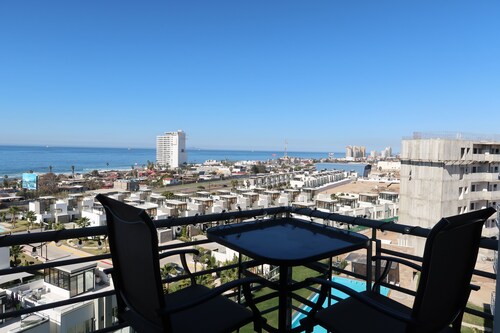 3BR Oceanview retreat with AC, Sleep 8, Gated, Top floor, Pool, Security 24/7
