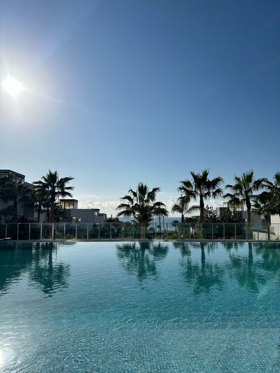 3BR Oceanview retreat with AC, Sleep 8, Gated, Top floor, Pool, Security 24/7