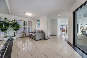 Interior - A Luxurious Waterfront Oasis! (Broadbeach Waters)