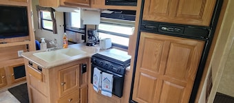 Kinkaid Kamper with AC in Oraville - 2 bedrooms for a cozy stay
