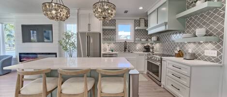 雪櫃、微波爐、焗爐、爐具