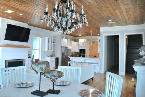 Spacious Quiet 4/5 Private Home boat dock and Pool on Ole River by FloraBama