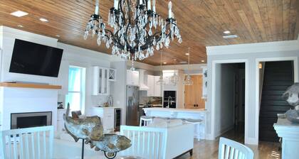 Spacious Quiet 4/5 Private Home boat dock and Pool on Ole River by FloraBama