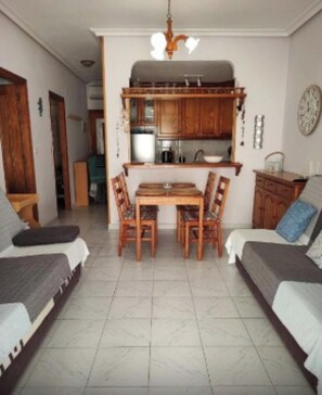 TV - Bungalow 'Planta Baja' with Private Pool, Wi-Fi and Air Conditioning (Torrevieja)