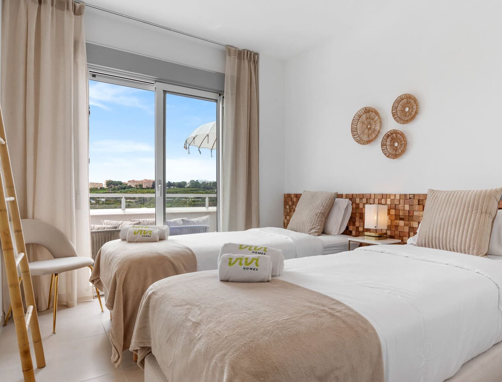 1 chambre, coffres-forts dans les chambres, fer et planche à repasser