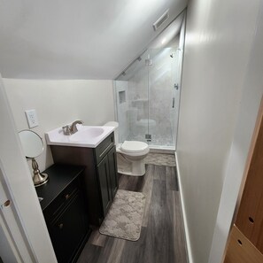 Hårtørrer, håndklæder, Sæbe, Toiletpapir