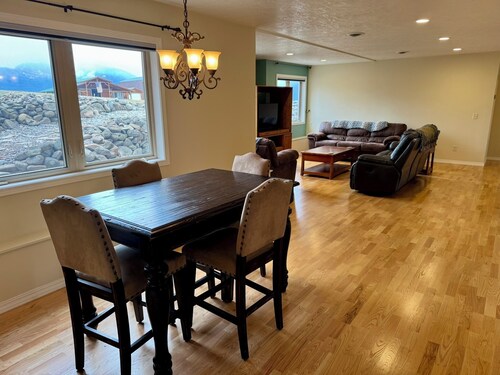 Luxurious Walkout Basement, 2 Suites, Kitchen & Scenic Views in Stevensville MT
