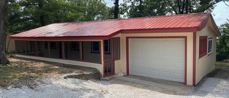 المنشأة من الخارج