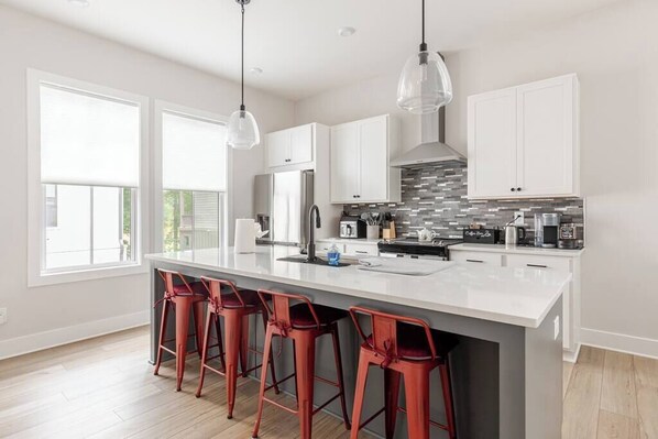 Mikrowelle, Ofen, Herdplatte, Geschirrspüler