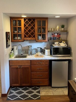 Fridge, microwave, coffee/tea maker, electric kettle