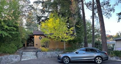 Private Guesthouse with parking in front
Queen bed close to wine tasting