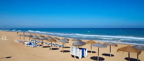 Una spiaggia nelle vicinanze