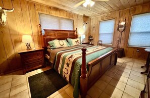 3 bedrooms, desk, iron/ironing board, travel cot