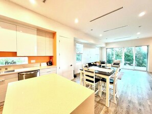Private kitchen - Modern Villa in West Hills (West Hills)