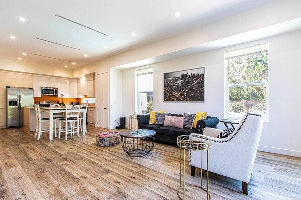 Interior - Modern Villa in West Hills (West Hills)
