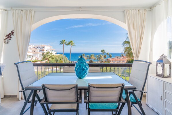 屋外ダイニングエリア