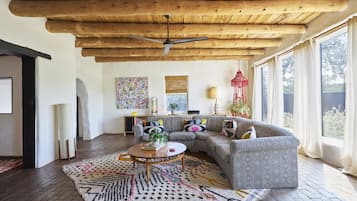 Smart TV, fireplace, stereo