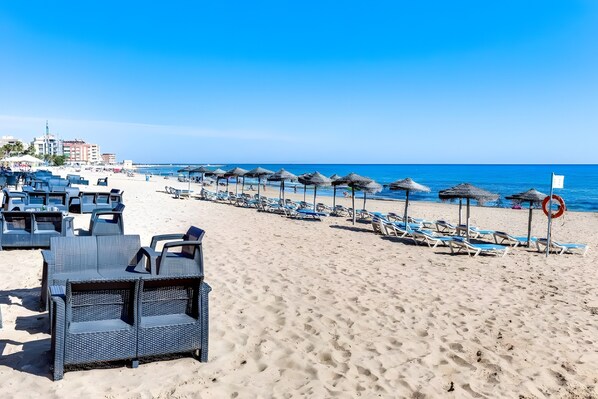 Beach nearby - Apartment 'Con Piscina' with Shared Pool, Wi-Fi and Air Conditioning (La Mata)