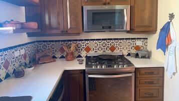 Microonde, forno, piano cottura, lavastoviglie