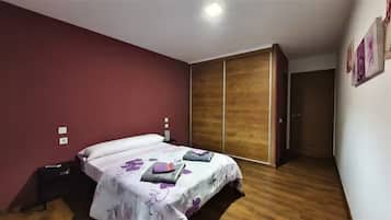 9 bedrooms, iron/ironing board, WiFi, bed sheets