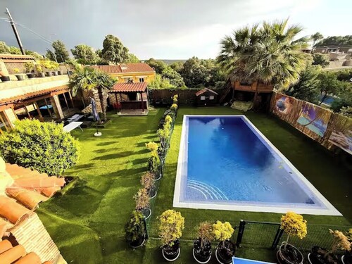 An environment where you can enjoy nature, on the banks of the Alberche River