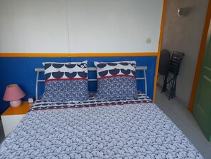 1 bedroom, desk, iron/ironing board, WiFi