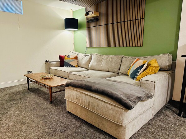 Smart TV, books - Charming 1-bedroom Garden Unit with Hot Tub! (Denver)